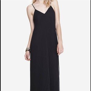 Pleated black express maxi